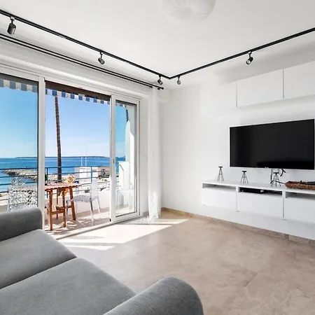 Appartement Superbe 2 Pièces Front De Mer, Le Lido *
