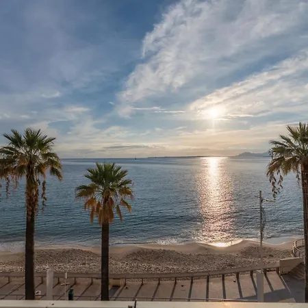 Appartement Superbe 2 Pièces Front De Mer, Le Lido *